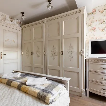 Apartment Sweet *